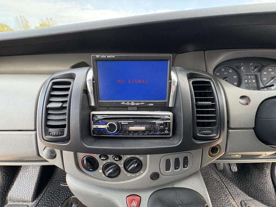 2002 Renault Trafic Trafic SL27 dCi 100 SWB – BG02EXO