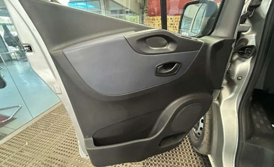 2017 Vauxhall Vivaro Combi Vivaro 2900 Combi CDTi Bi-T S/S – DY17YVN
