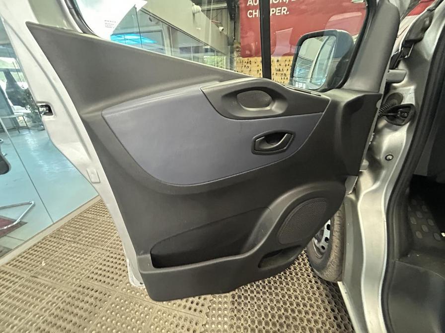 2017 Vauxhall Vivaro Combi Vivaro 2900 Combi CDTi Bi-T S/S – DY17YVN