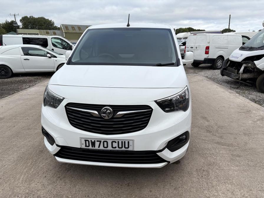 2021 Vauxhall Combo – Model: Combo 2300 Sportive TD – DW70CUU