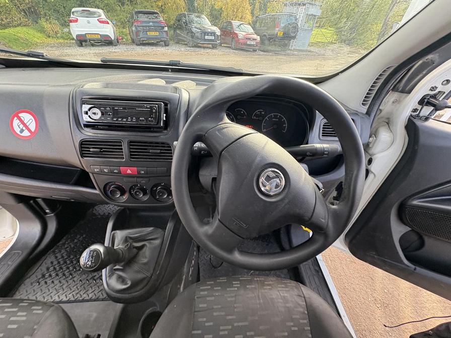 2014 Vauxhall Combo – Model: Combo 2000 L1H1 CDTi – DU64NDY