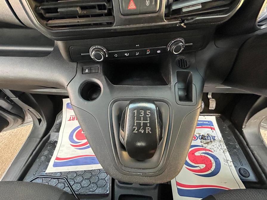 2019 Vauxhall Combo – Model: Combo 2000 Sportive S/S – YV19FCE