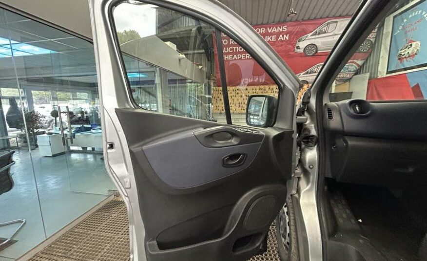 2017 Vauxhall Vivaro Combi Vivaro 2900 Combi CDTi Bi-T S/S – DY17YVN