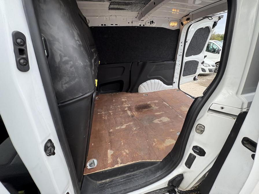 2021 Vauxhall Combo – Model: Combo 2300 Sportive TD – DW70CUU