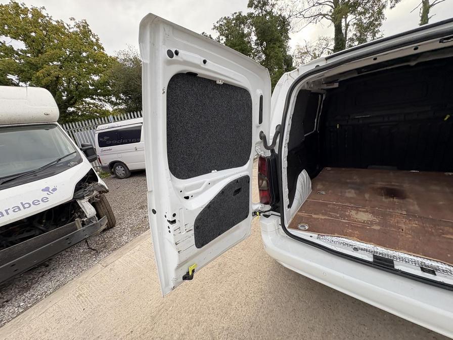 2021 Vauxhall Combo – Model: Combo 2300 Sportive TD – DW70CUU