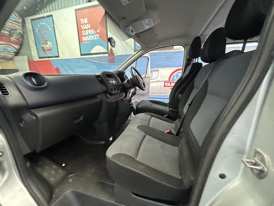 2017 Vauxhall Vivaro Combi Vivaro 2900 Combi CDTi Bi-T S/S – DY17YVN
