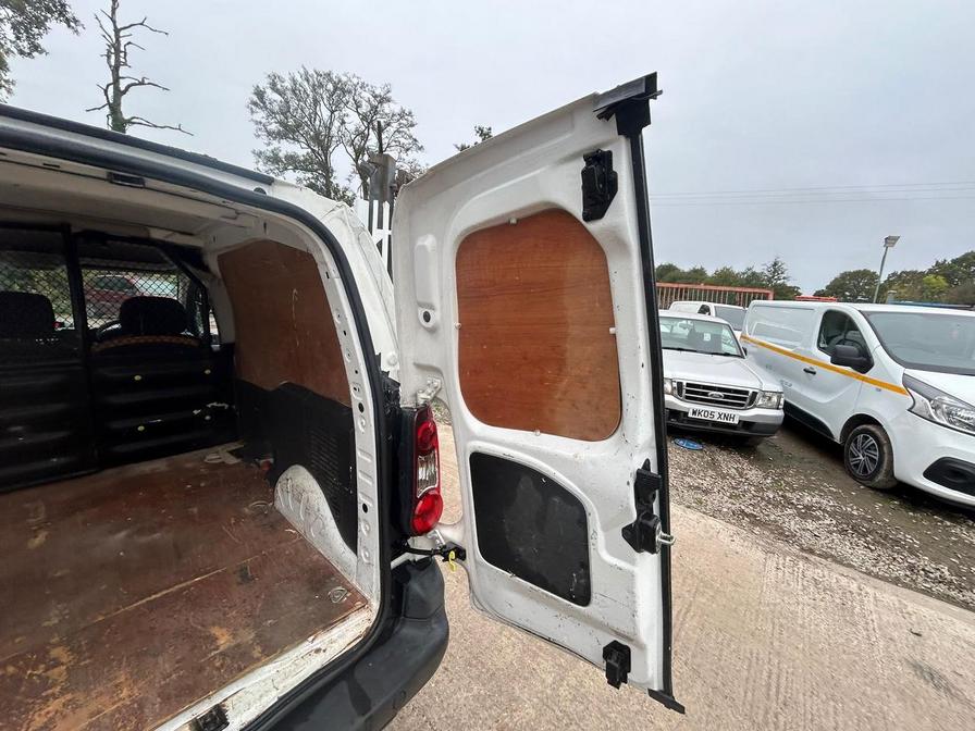 2017 Peugeot Partner – Model: Partner SE L1 Blue HDi – MA67OCJ