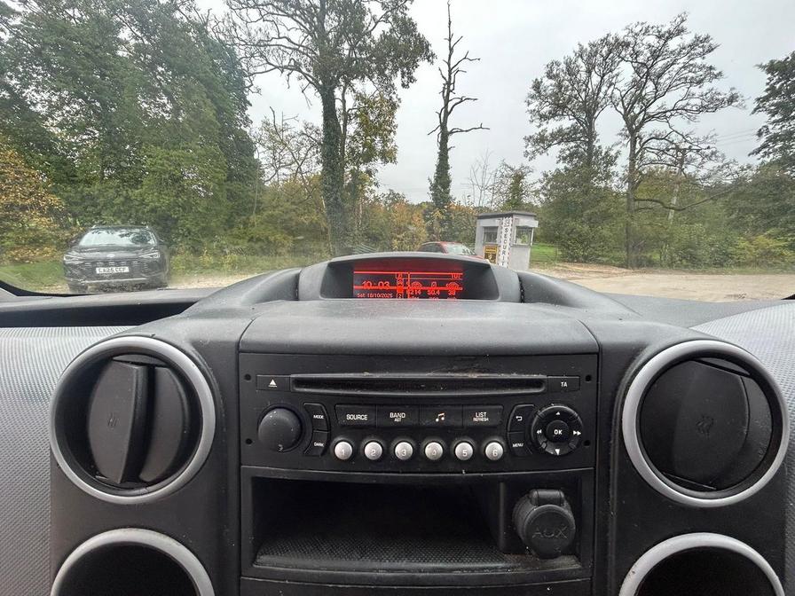 2017 Peugeot Partner – Model: Partner SE L1 Blue HDi – MA67OCJ