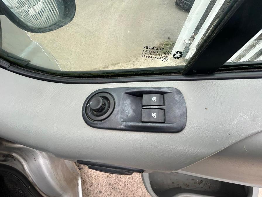 2010 Vauxhall Vivaro – Model: Vivaro 2900 Double Cab LWB – WK60SVA