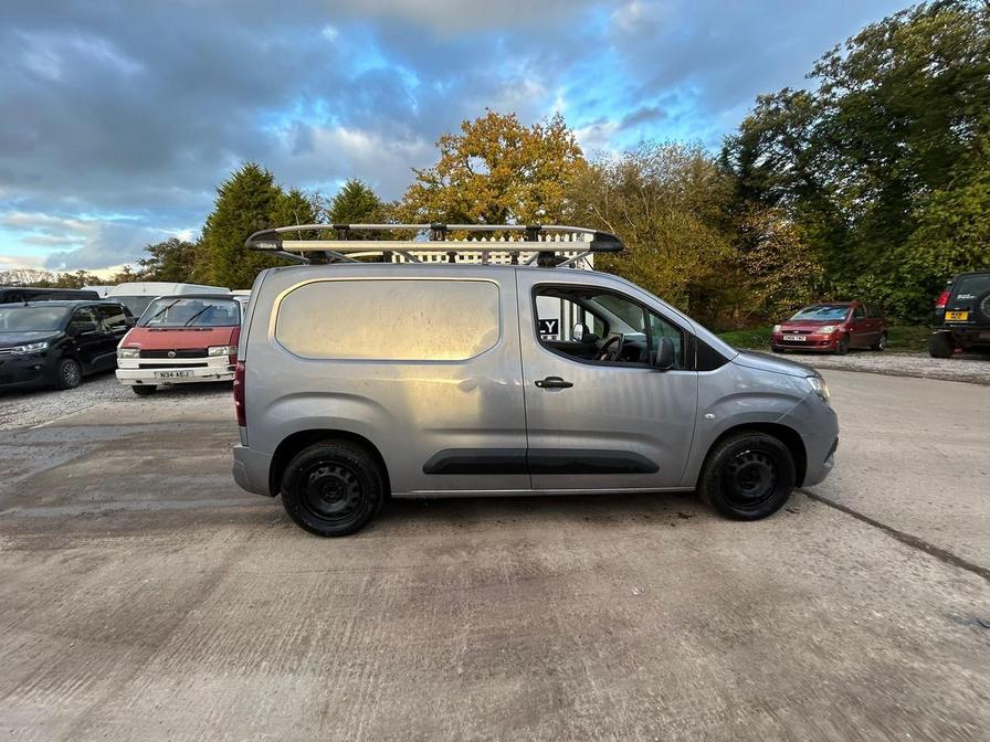 2019 Vauxhall Combo – Model: Combo 2000 Sportive S/S – YV19FCE