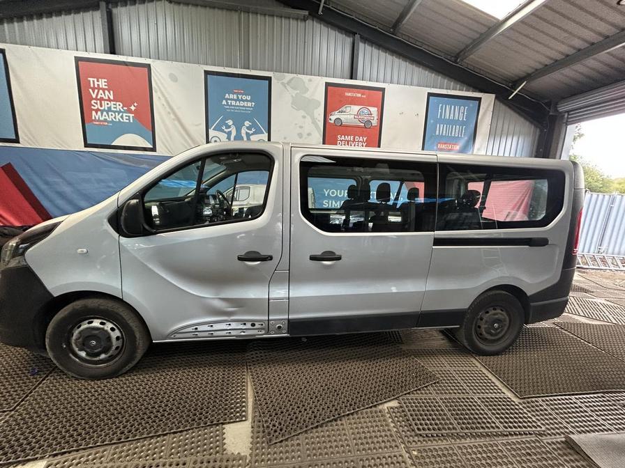 2017 Vauxhall Vivaro Combi Vivaro 2900 Combi CDTi Bi-T S/S – DY17YVN