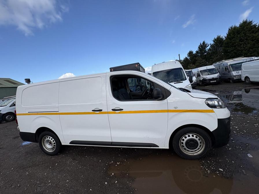 2022 Vauxhall Vivaro – Model: Vivaro  F2900 Dynamic S/S – FD71NBM