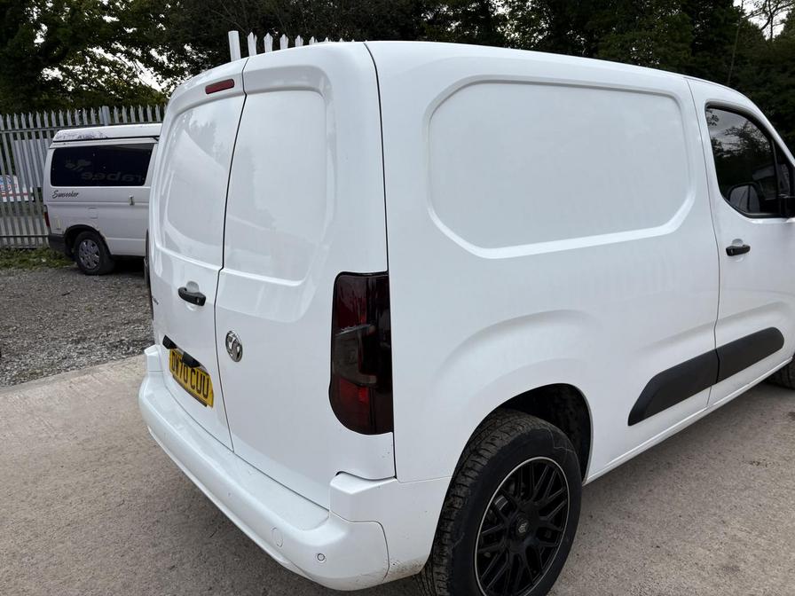 2021 Vauxhall Combo – Model: Combo 2300 Sportive TD – DW70CUU