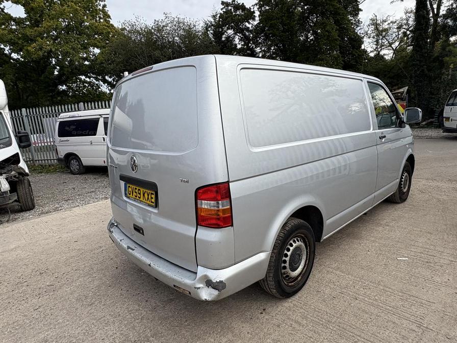 2009 Volkswagen Transporter Transporter T28 102 TDI SWB – GV59KXE
