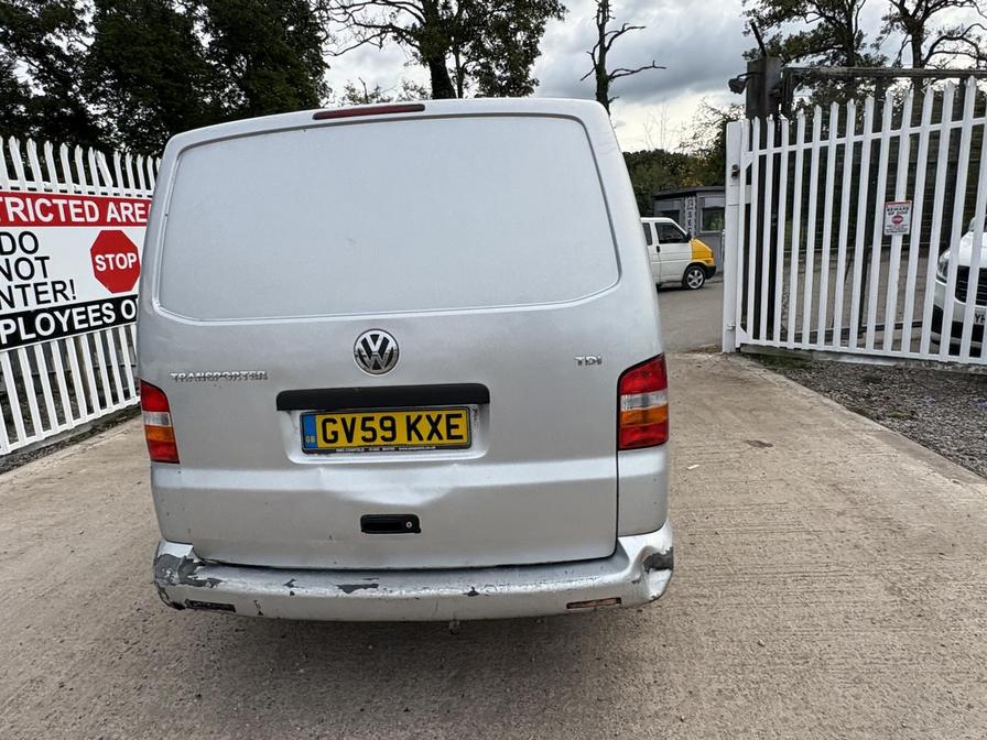 2009 Volkswagen Transporter Transporter T28 102 TDI SWB – GV59KXE