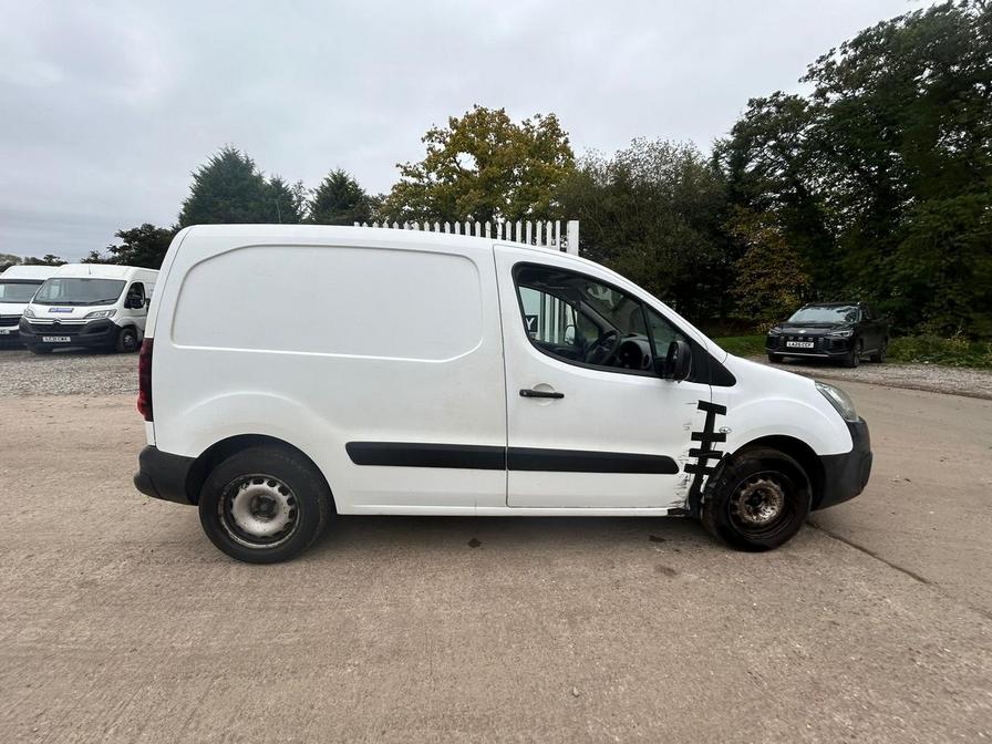 2017 Peugeot Partner – Model: Partner SE L1 Blue HDi – MA67OCJ