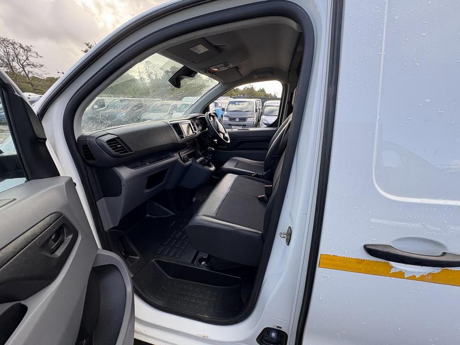 2022 Vauxhall Vivaro – Model: Vivaro  F2900 Dynamic S/S – FD71NBM