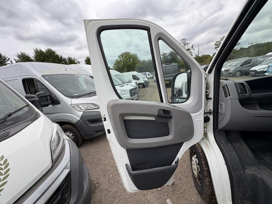 2009 Peugeot Boxer Boxer 330 SWB – KS09VHF