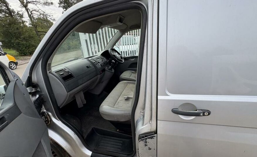 2009 Volkswagen Transporter Transporter T28 102 TDI SWB – GV59KXE