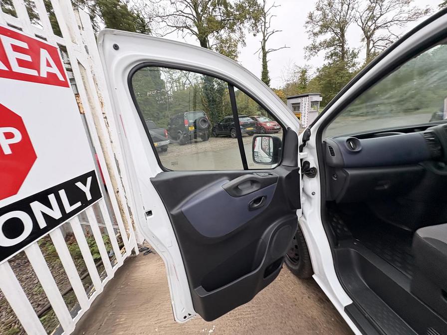 2016 Vauxhall Vivaro – Model: Vivaro 2900 Bi-T CDTi ecoFLEX S/S – FL16GHD