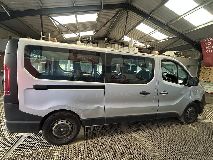 2017 Vauxhall Vivaro Combi Vivaro 2900 Combi CDTi Bi-T S/S – DY17YVN