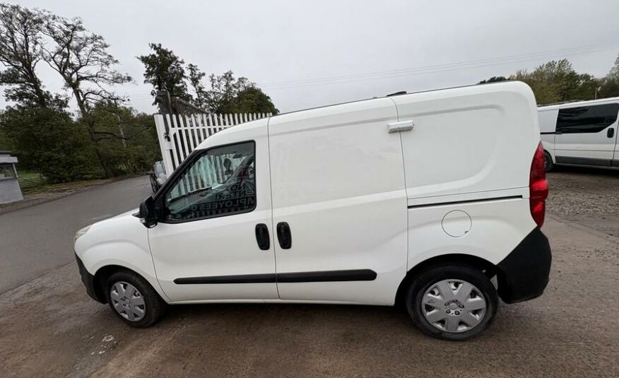 2016 Vauxhall Combo – Model: Combo 2000 L1H1 CDTi S/S ecoFLEX – EN16VSD