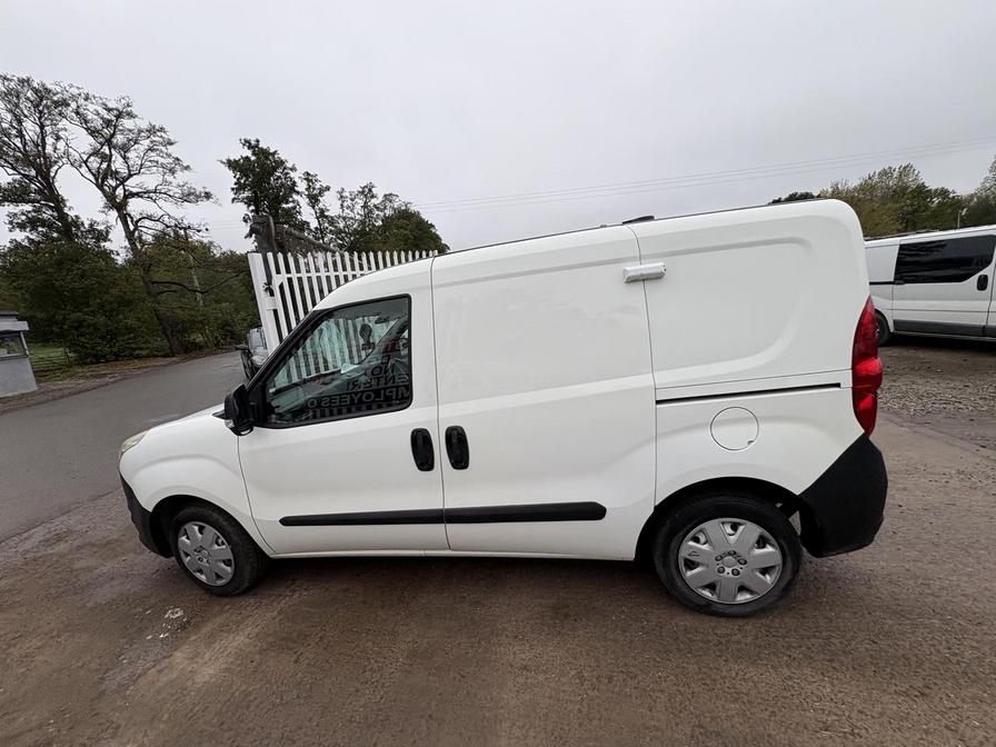 2016 Vauxhall Combo – Model: Combo 2000 L1H1 CDTi S/S ecoFLEX – EN16VSD