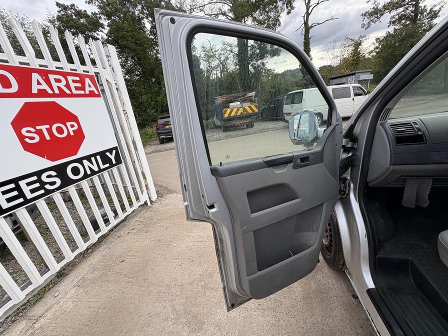 2009 Volkswagen Transporter Transporter T28 102 TDI SWB – GV59KXE