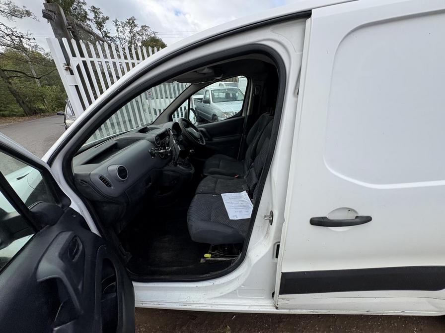 2011 Peugeot Partner – Model: Partner 625 Professional HDI – WL61EHV