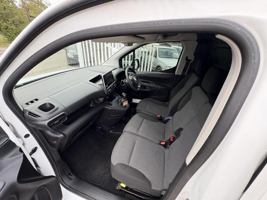 2021 Vauxhall Combo – Model: Combo 2300 Sportive TD – DW70CUU