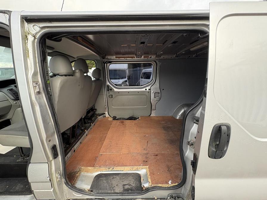 2011 Vauxhall Vivaro – Model: Vivaro 2900 CDTi Semi-Auto LWB – YD61AKO