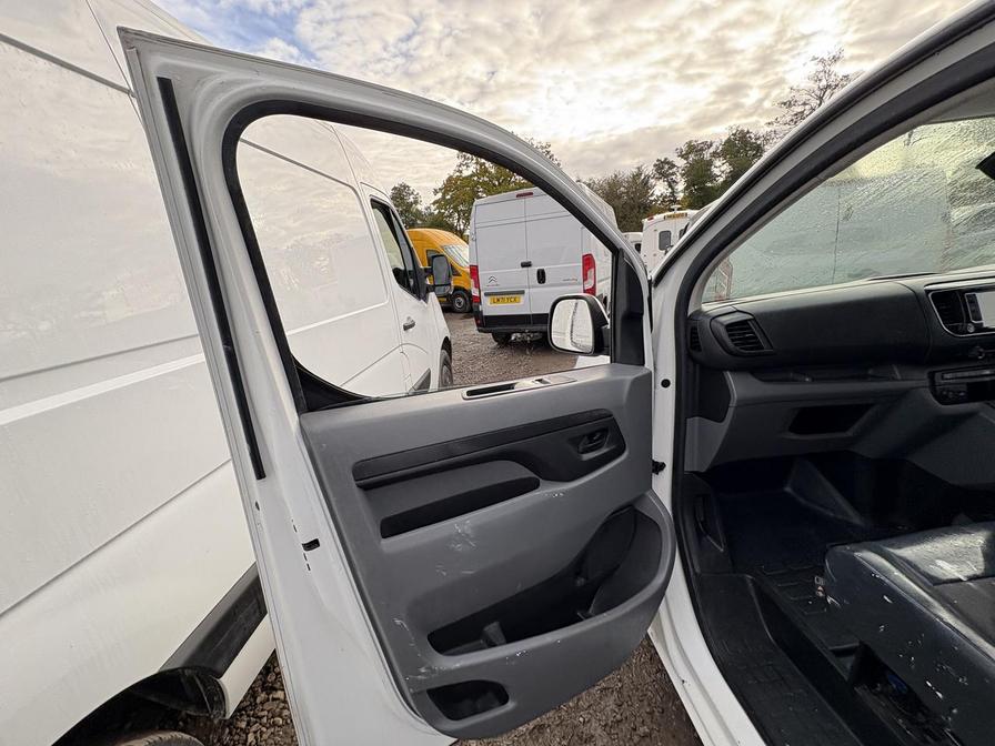 2019 Vauxhall Vivaro – Model: Vivaro 2900 Sportive S/S – DY69EUX