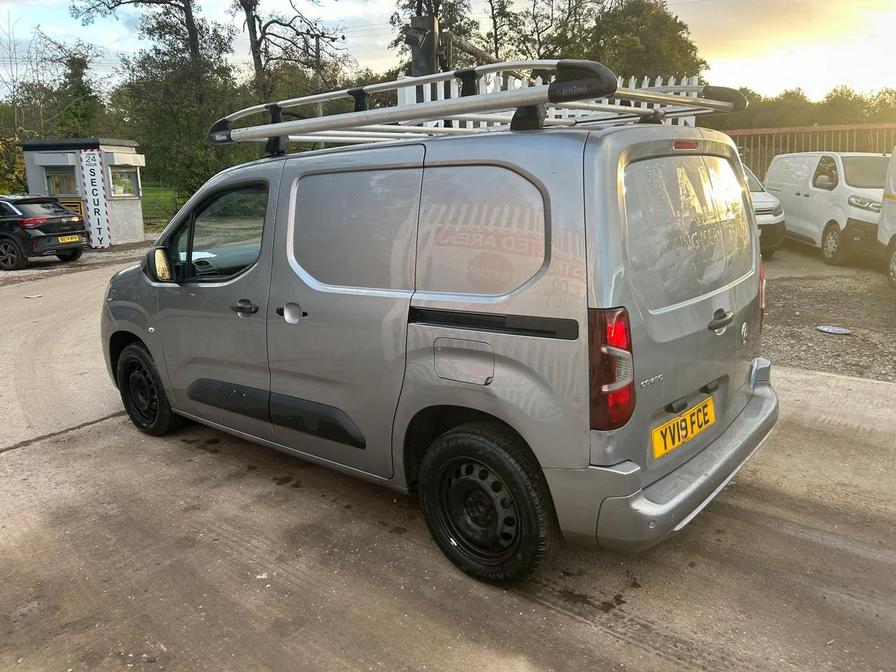 2019 Vauxhall Combo – Model: Combo 2000 Sportive S/S – YV19FCE