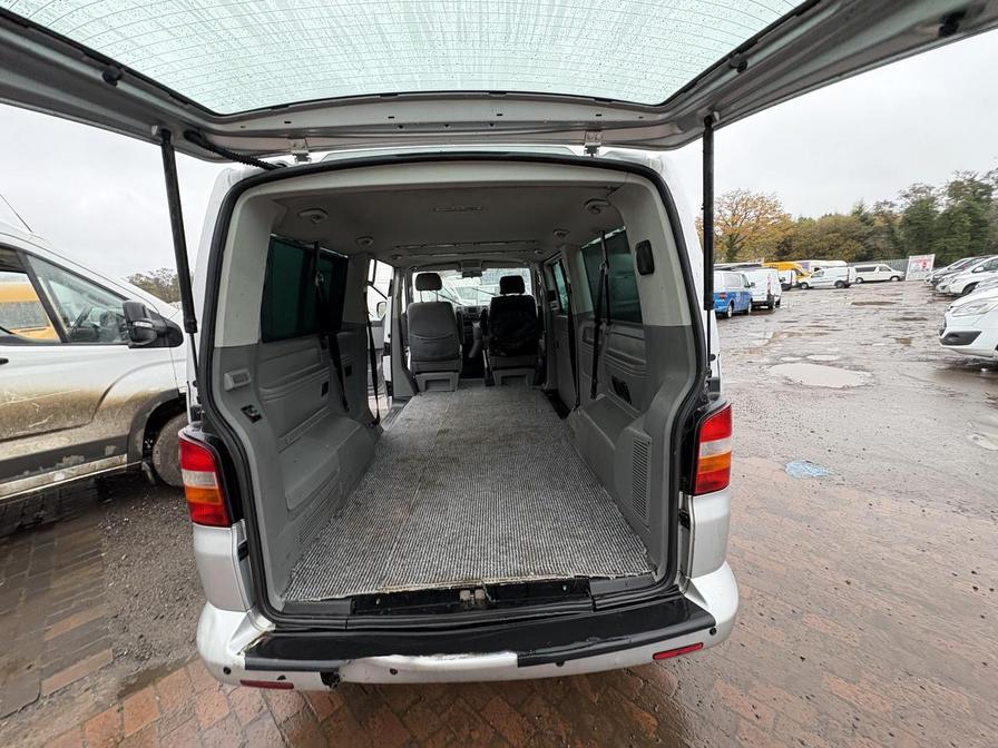 2009 Volkswagen Transporter – Model: Transporter Shuttle SE130 LWB Auto – RX58GXJ