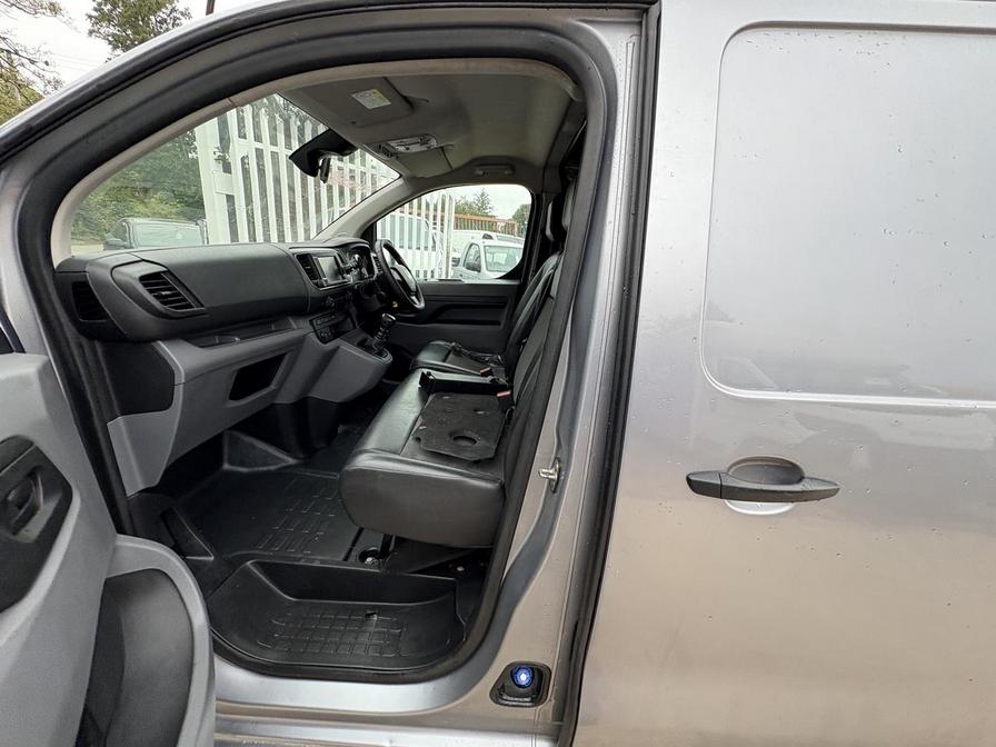 2020 Vauxhall Vivaro – Model: Vivaro 2900 Dynamic S/S – DV20AOK
