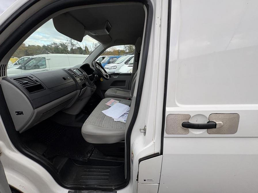 2012 Volkswagen Transporter – Model: Transporter T28 84 TDI SWB – RK62XJC