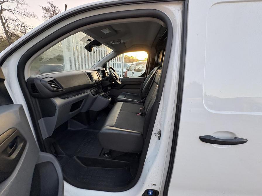 2022 Vauxhall Vivaro – Model: Vivaro F3100 Dynamic S/S – KN22KTU