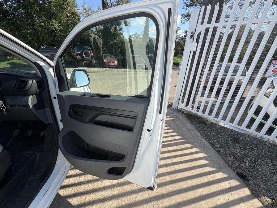 2020 Vauxhall Vivaro – Model: Vivaro 2900 Sportive S/S – YM69JWJ