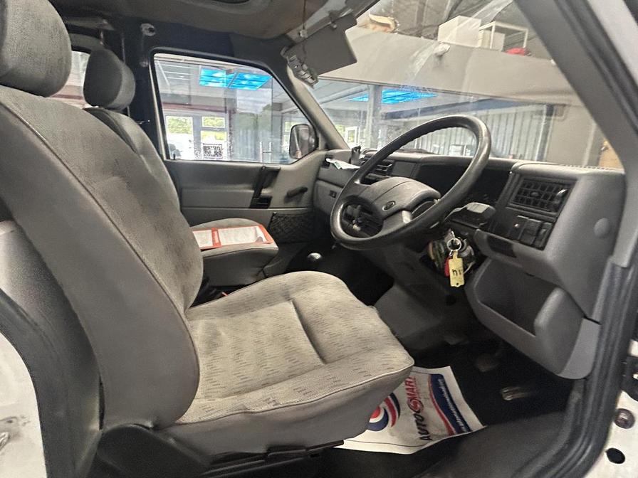 1993 Volkswagen Caravelle – Model: Transporter Caravelle – K302WFR