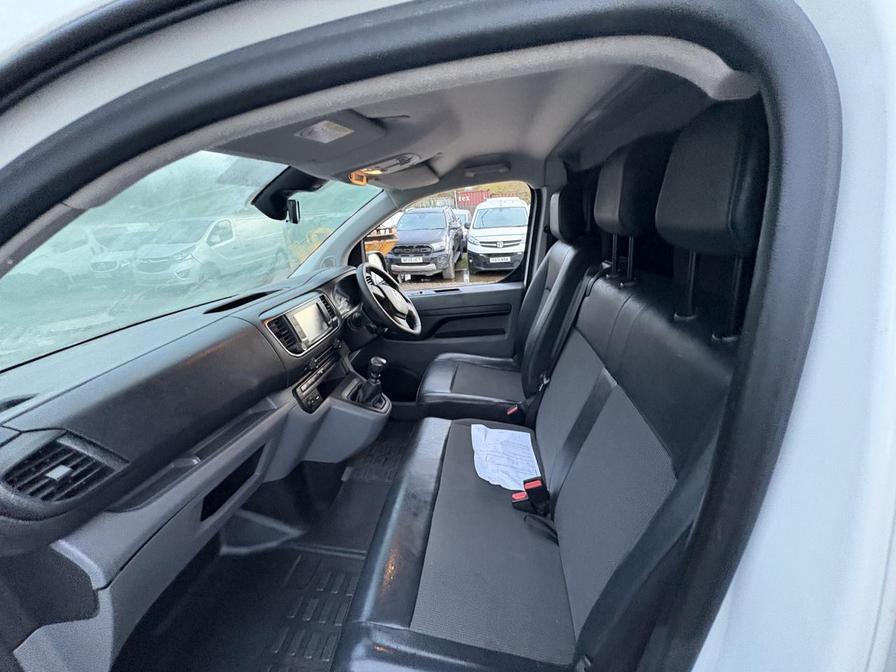 2020 Vauxhall Vivaro – Model: Vivaro 2900 Dynamic S/S – DY20OZJ