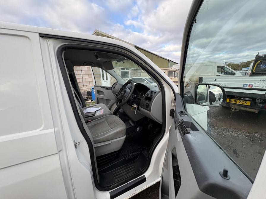 2012 Volkswagen Transporter – Model: Transporter T28 84 TDI SWB – RK62XJC