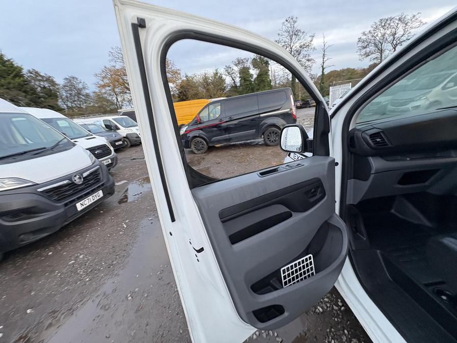 2020 Vauxhall Vivaro – Model: Vivaro 2900 Dynamic S/S – DY20OZJ