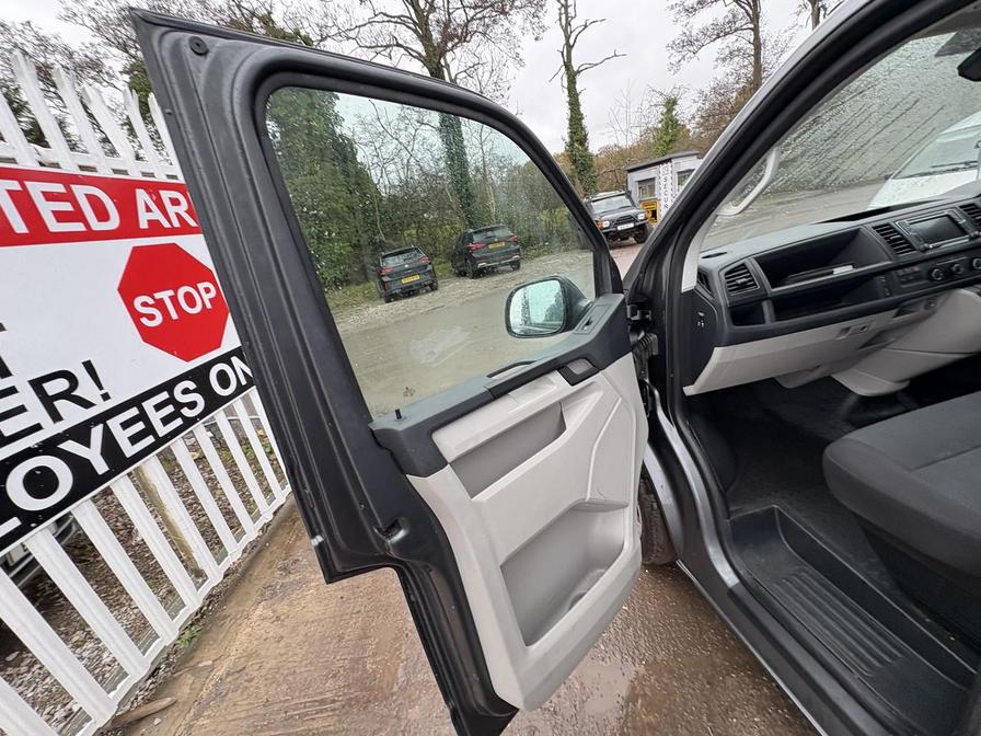 2017 Volkswagen Transporter – Model: Transporter T30 Highline TDI BlueMotion Technology Semi-Auto – RV17YYA