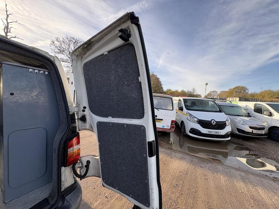 2007 Volkswagen Transporter – Model: Transporter T28 102 TDI SWB – YY07GPU