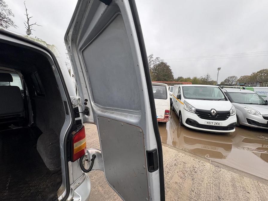 2006 Volkswagen Transporter – Model: Transporter T28 102 TDI SWB – FX56ZDH