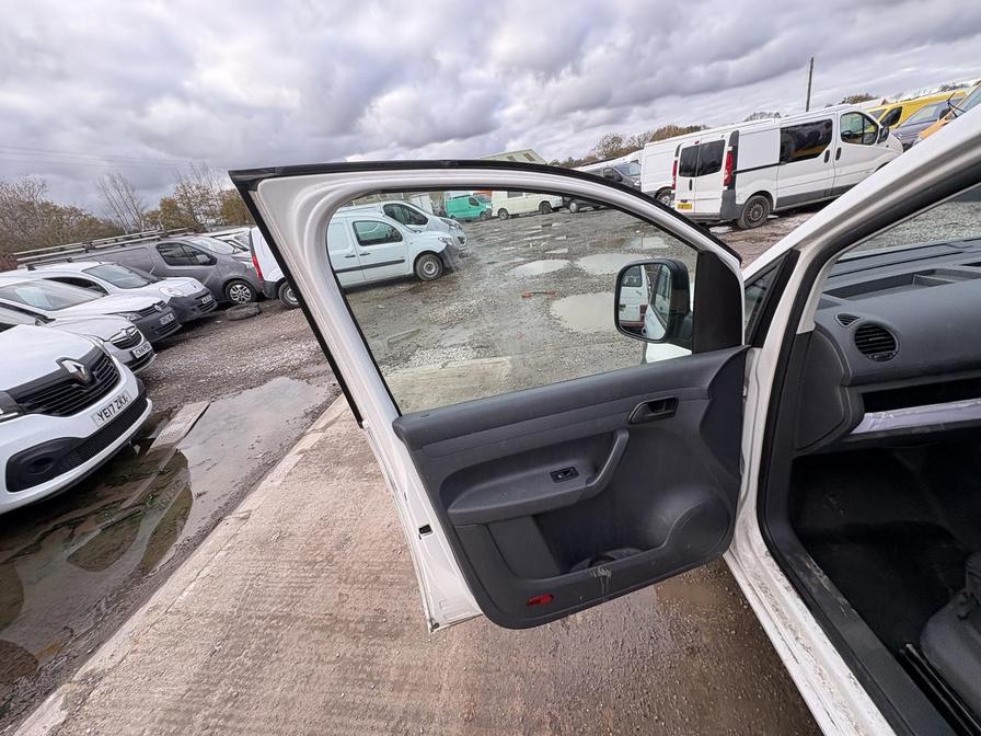 2014 Volkswagen Caddy MaxI – Model: Caddy Maxi C20 Startline TDI BlueMotion Technology – BN14FXE