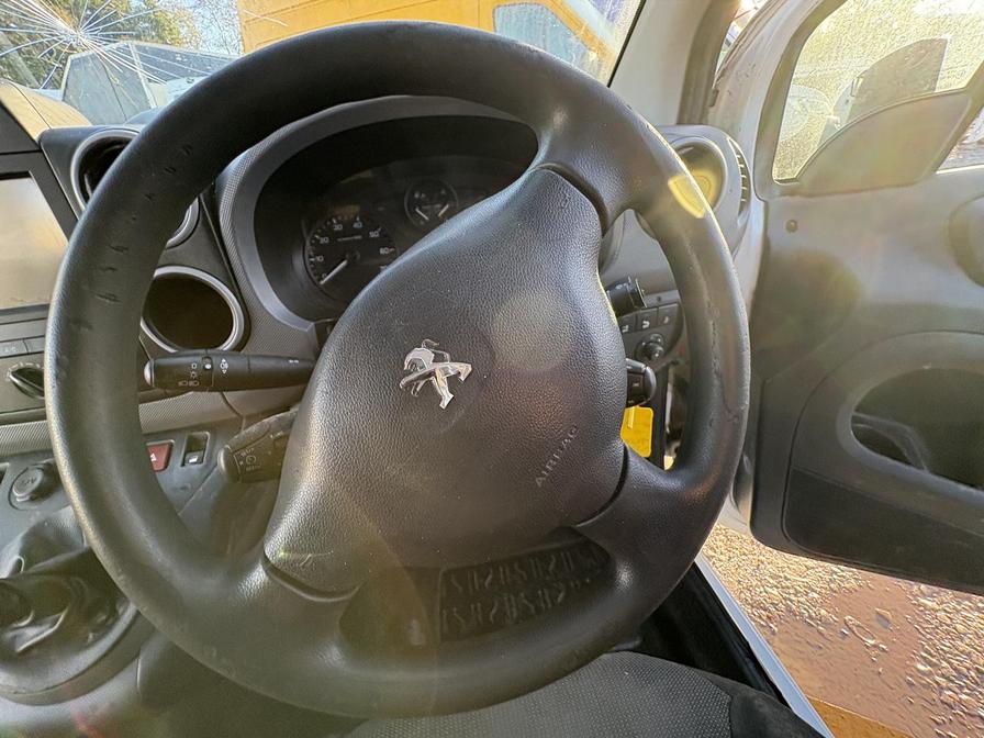 2017 Peugeot Partner – Model: Partner Professional L1 Blue HDi – WO17XML