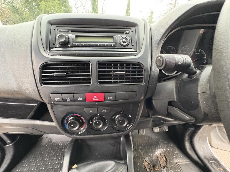 2014 Vauxhall Combo – Model: Combo 2000 L1H1 CDTi Sportive – CV14PSO