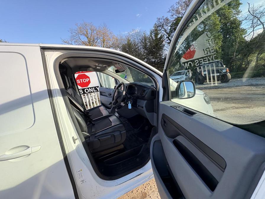 2019 Vauxhall Vivaro – Model: Vivaro 2900 Sportive S/S – DS69KMY