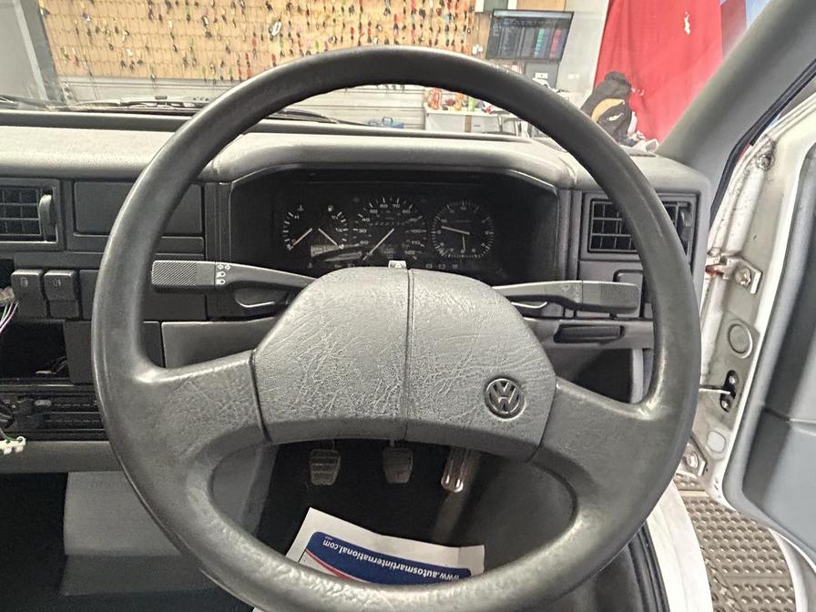 1993 Volkswagen Caravelle – Model: Transporter Caravelle – K302WFR